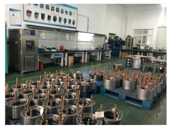 跟著鉗工工作臺(tái)鉗工桌的故事走，那是你無(wú)法訴說(shuō)的美【天金岡】