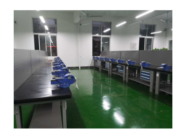 老虎鉗工作桌哪里找，品質(zhì)廠家，堅(jiān)固耐用【天金岡】