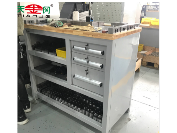 成都鉗工臺工具柜哪里找，品牌廠家，用實力說話【天金岡】