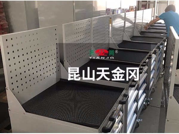 哪里賣鉗工工具柜，年產(chǎn)17000臺(tái)廠家天金岡，現(xiàn)貨發(fā)!