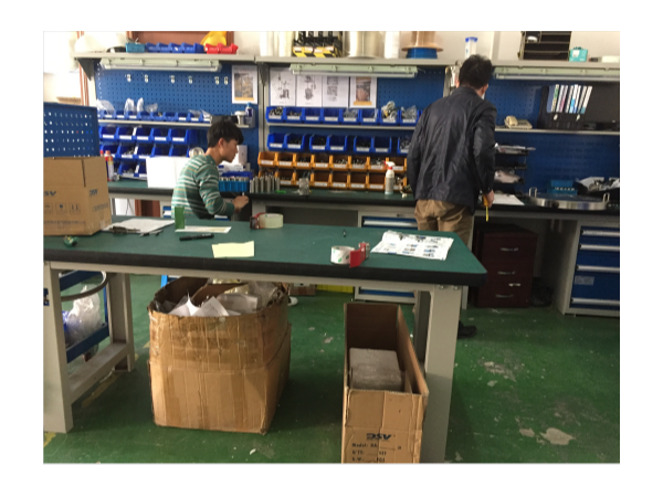 鉗工桌批發(fā)為何一定要選鉗工桌定制廠家？【天金岡】