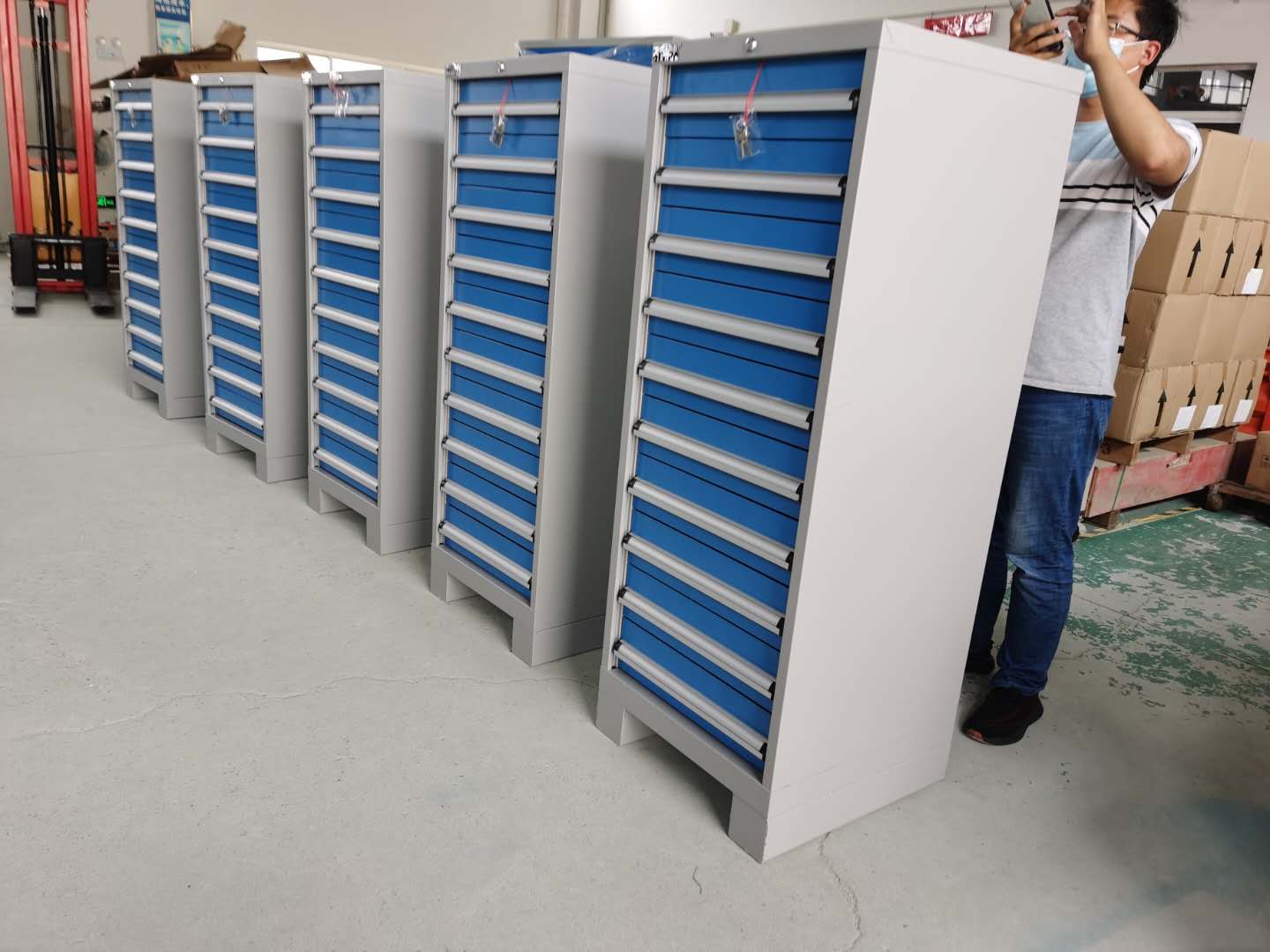 上海工作臺工具柜生產廠家