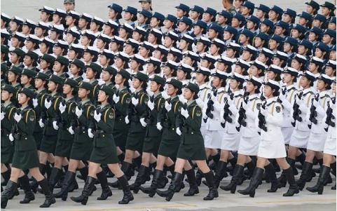 她們英姿颯爽，氣勢(shì)不凡，國(guó)之巾幗